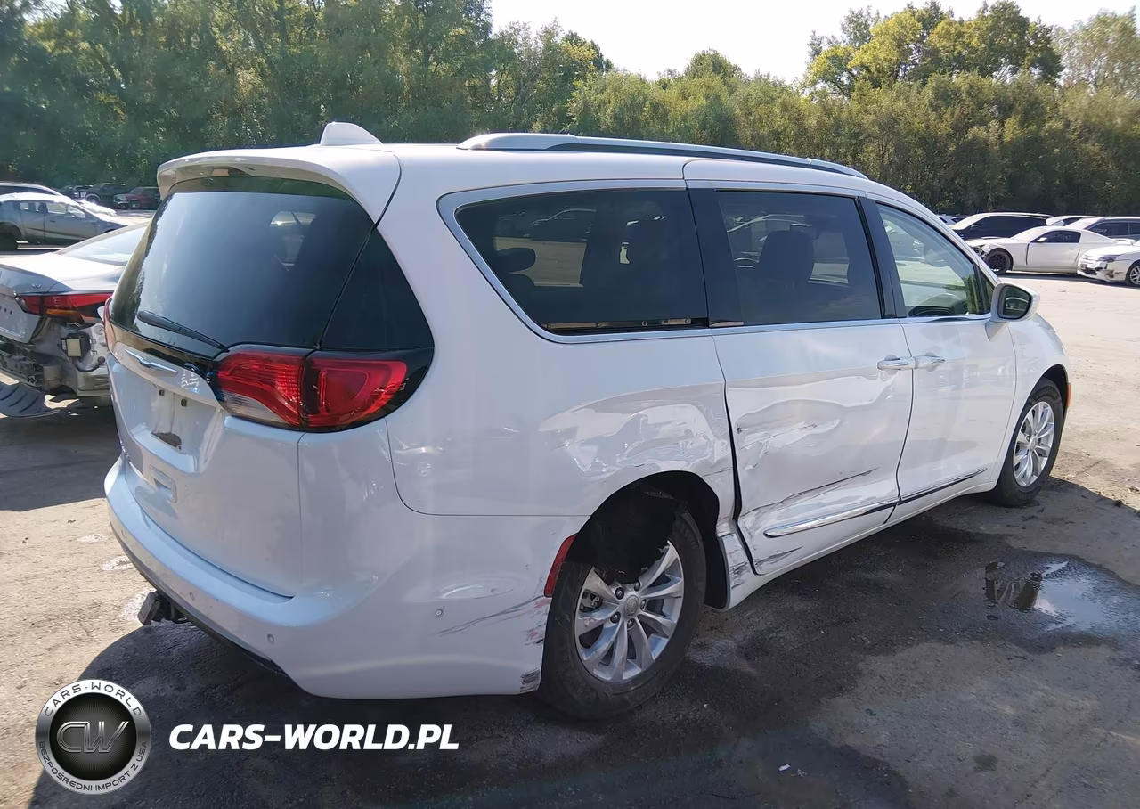 2018 Chrysler Pacifica Touring L VIN:2C4RC1BG7JR120948 - 4