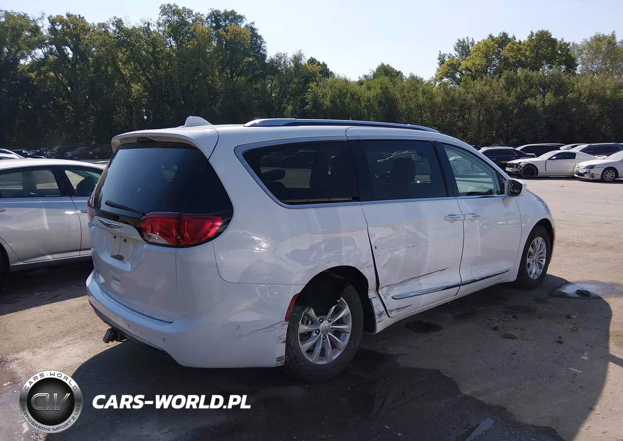 2018 Chrysler Pacifica Touring L VIN:2C4RC1BG7JR120948 - 6