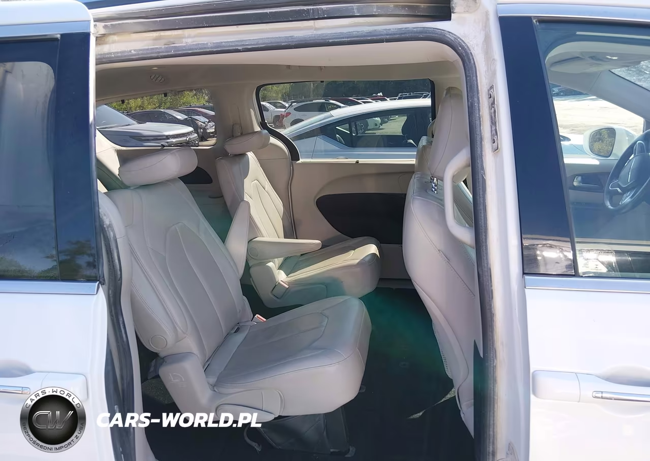 2018 Chrysler Pacifica Touring L VIN:2C4RC1BG7JR120948 - 8