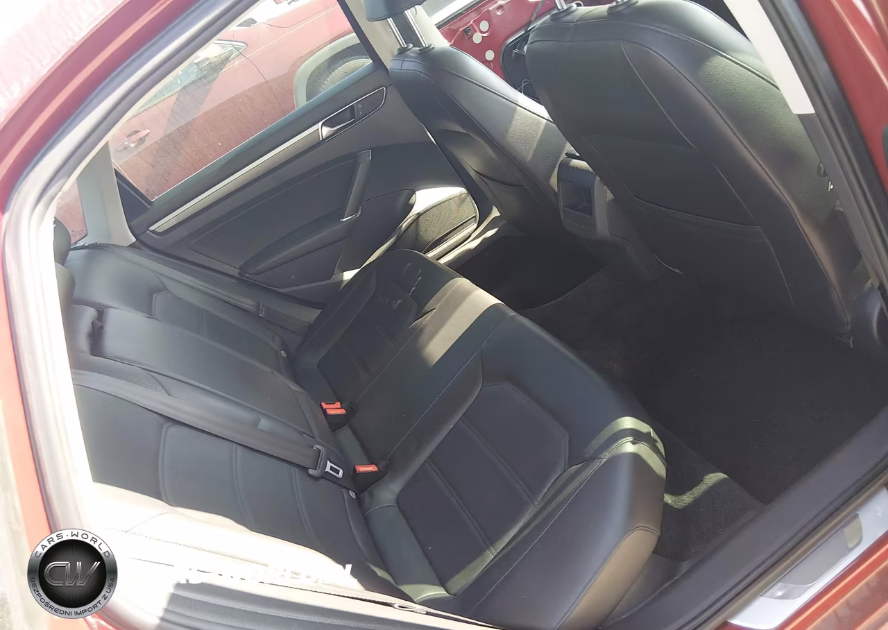 2017 Volkswagen Passat 1.8T R-Line VIN:1VWDT7A34HC017093 - 8