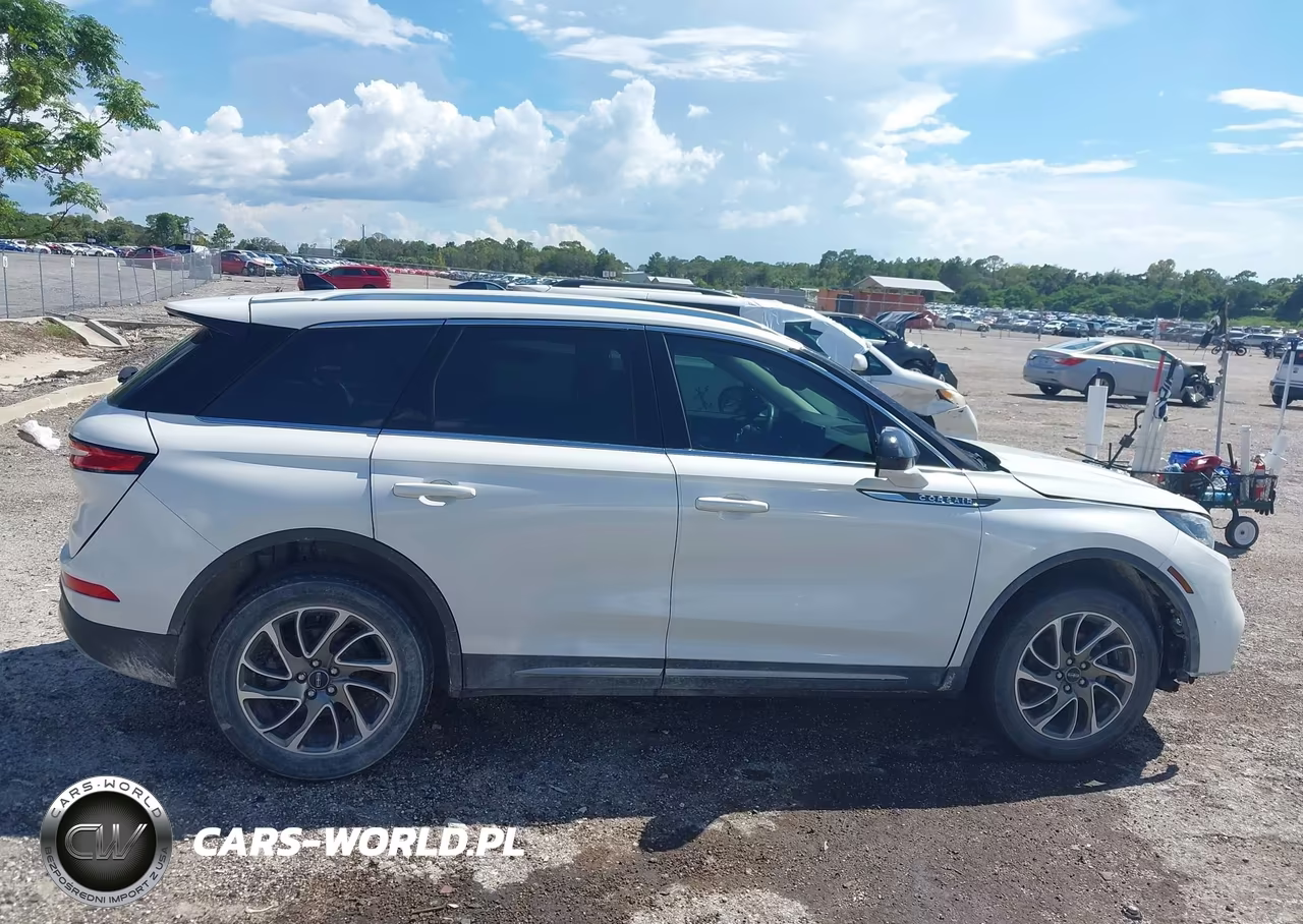 2022 Lincoln Corsair Standard VIN:5LMCJ1C99NUL16564 - 13
