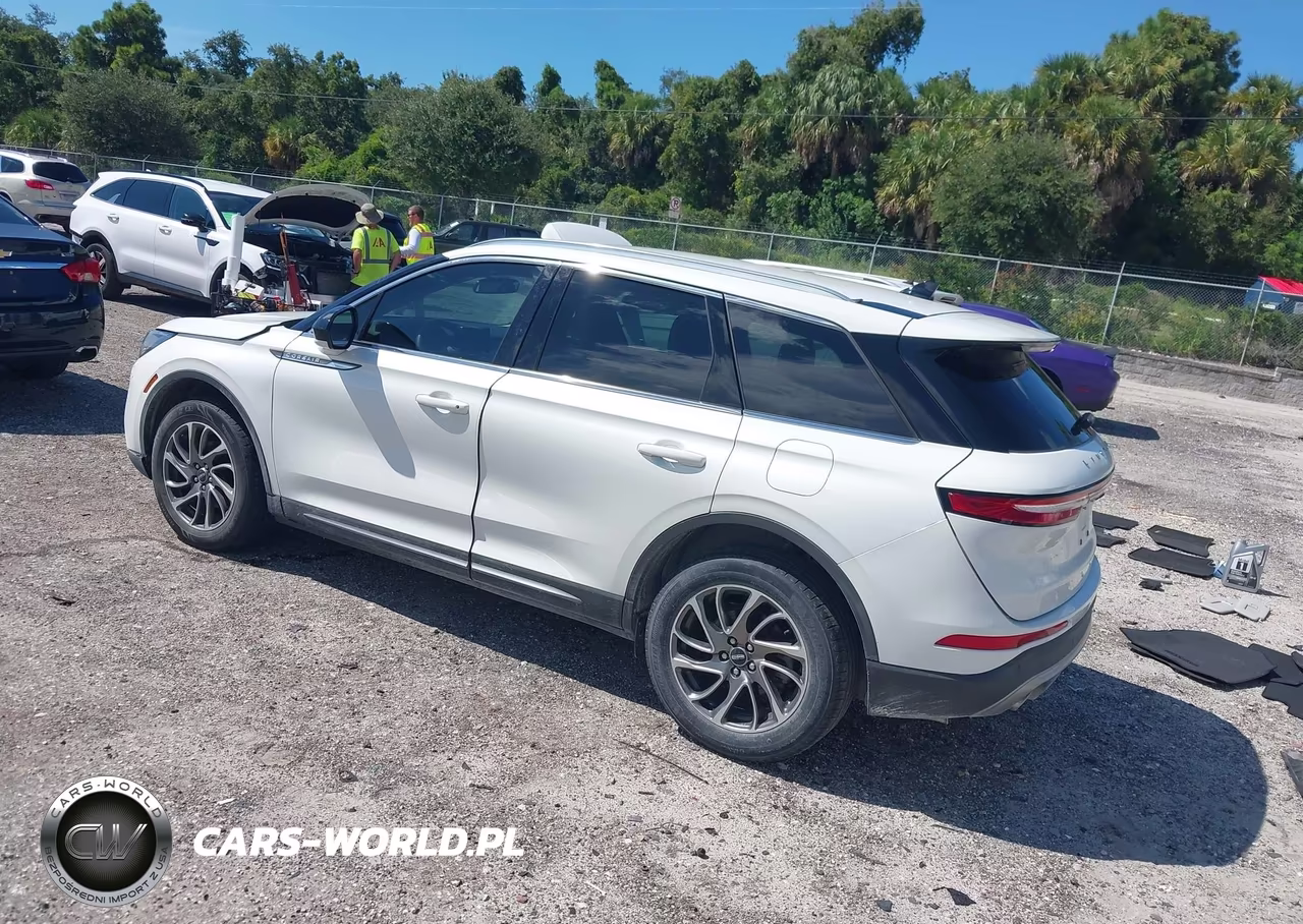2022 Lincoln Corsair Standard VIN:5LMCJ1C99NUL16564 - 3