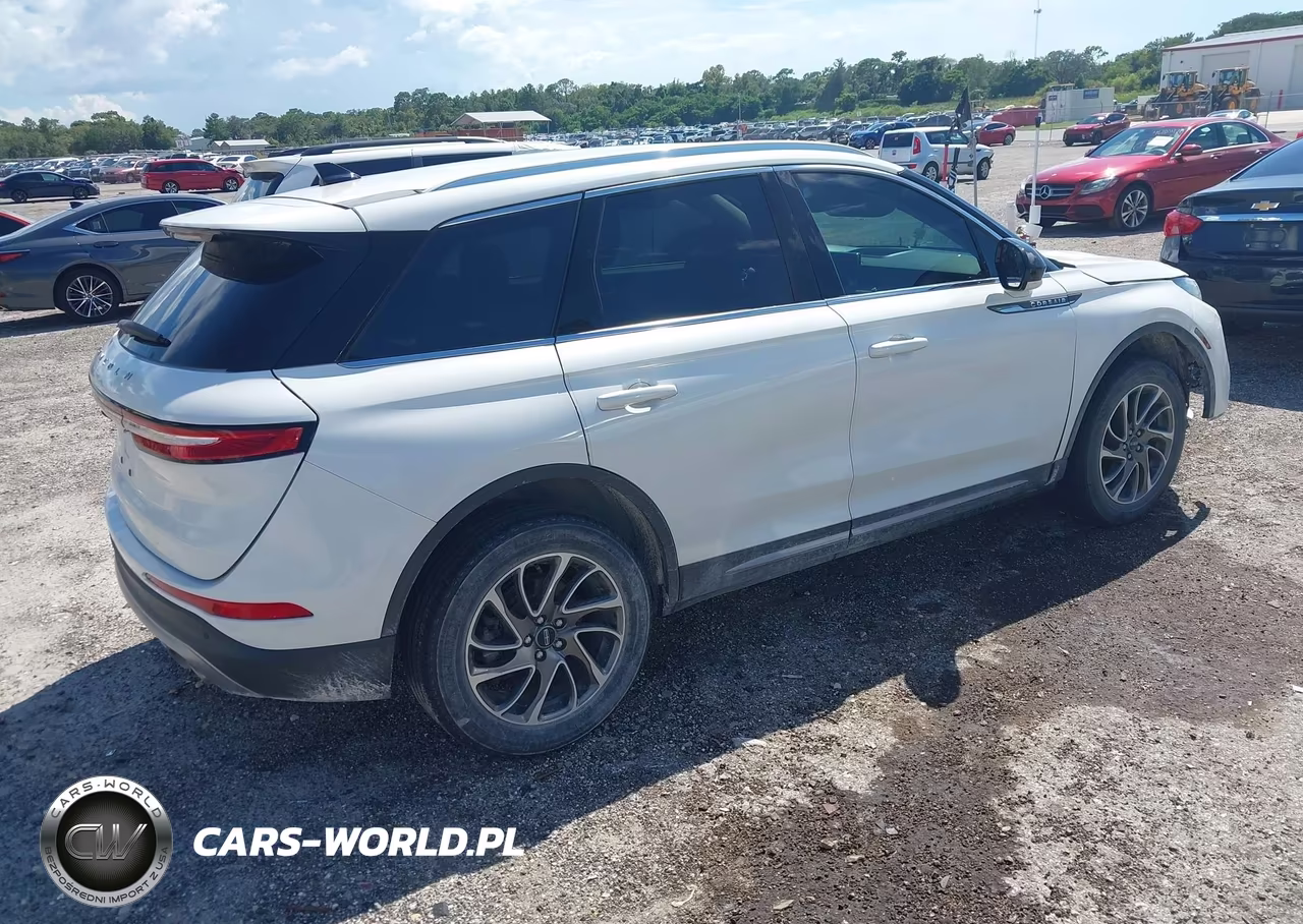 2022 Lincoln Corsair Standard VIN:5LMCJ1C99NUL16564 - 4
