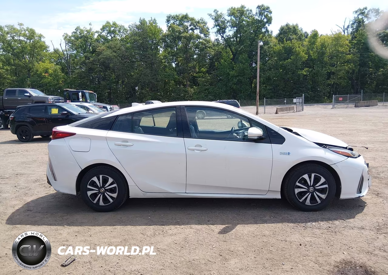 2017 Toyota Prius Prime Premium VIN:JTDKARFP5H3066570 - 13