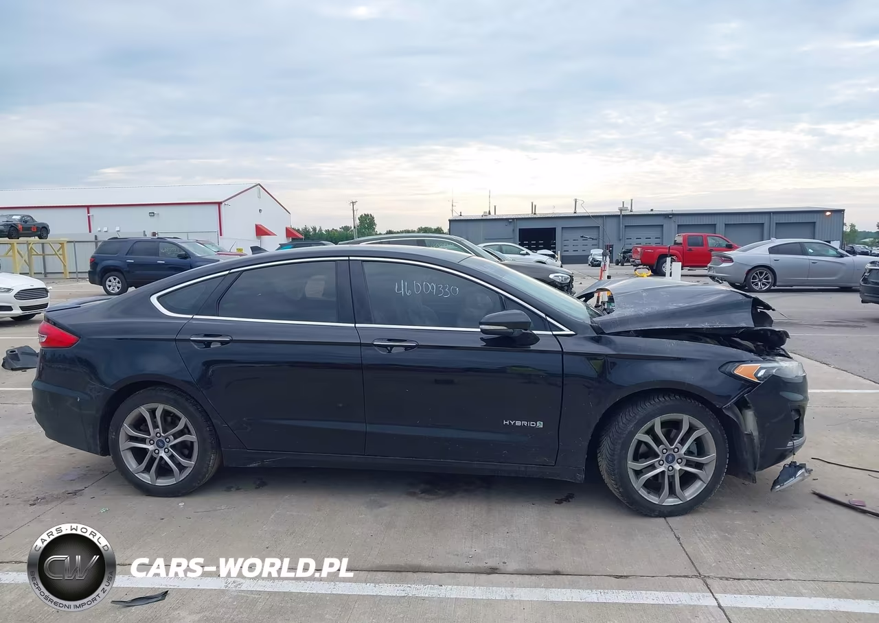 2019 Ford Fusion Hybrid Titanium VIN:3FA6P0RU6KR166205 - 13