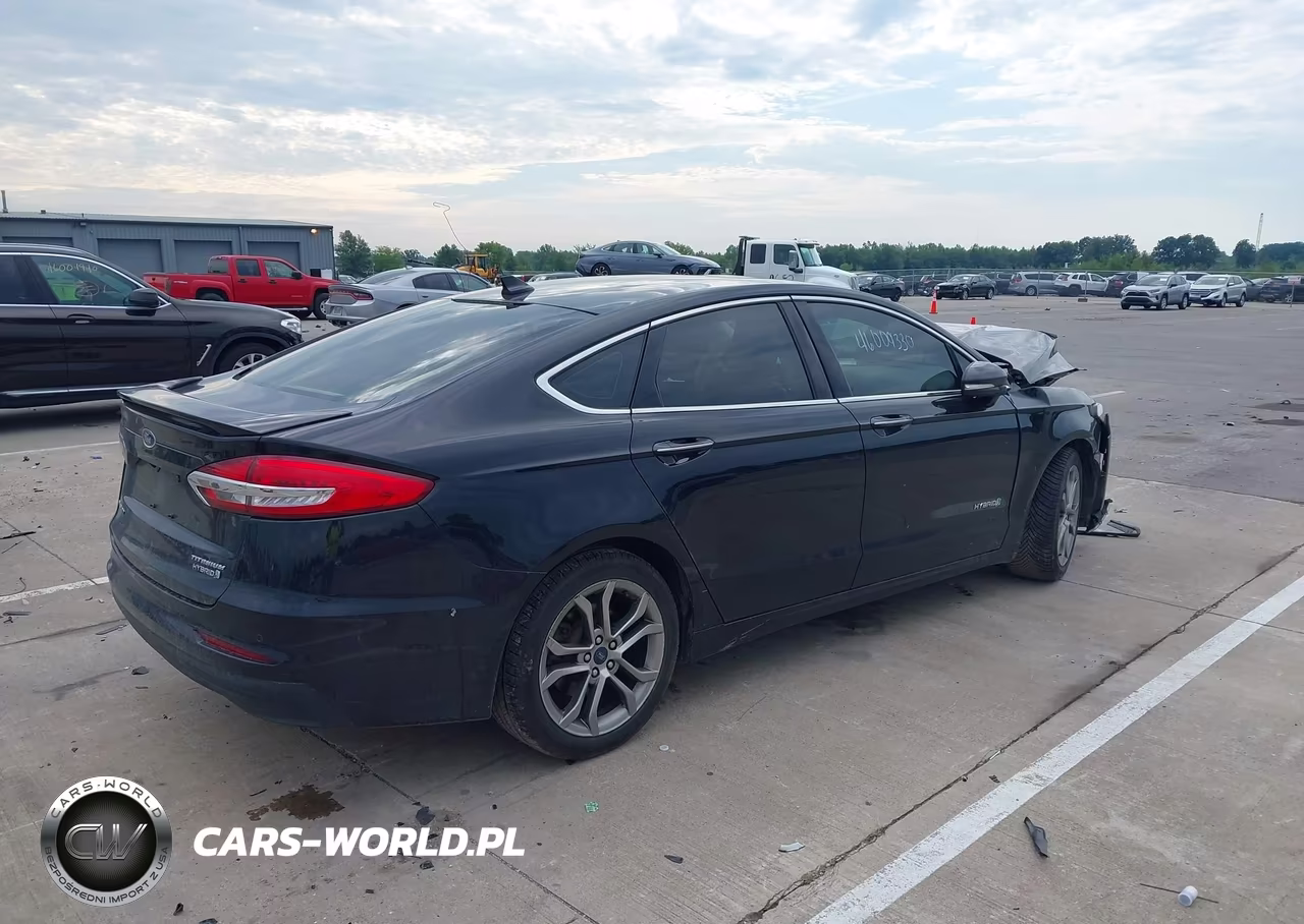 2019 Ford Fusion Hybrid Titanium VIN:3FA6P0RU6KR166205 - 4