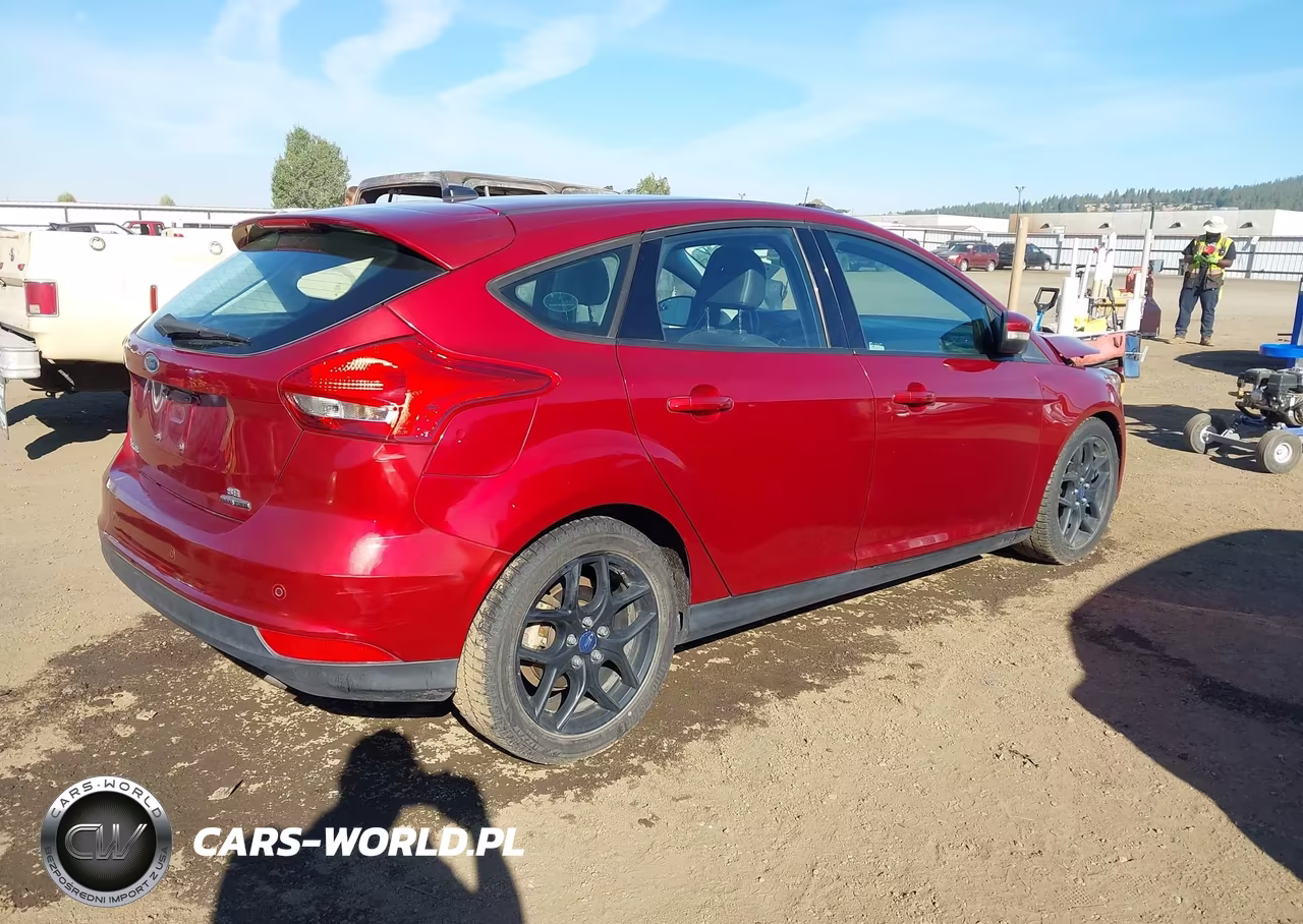 2016 Ford Focus Se VIN:1FADP3K21GL206021 - 4