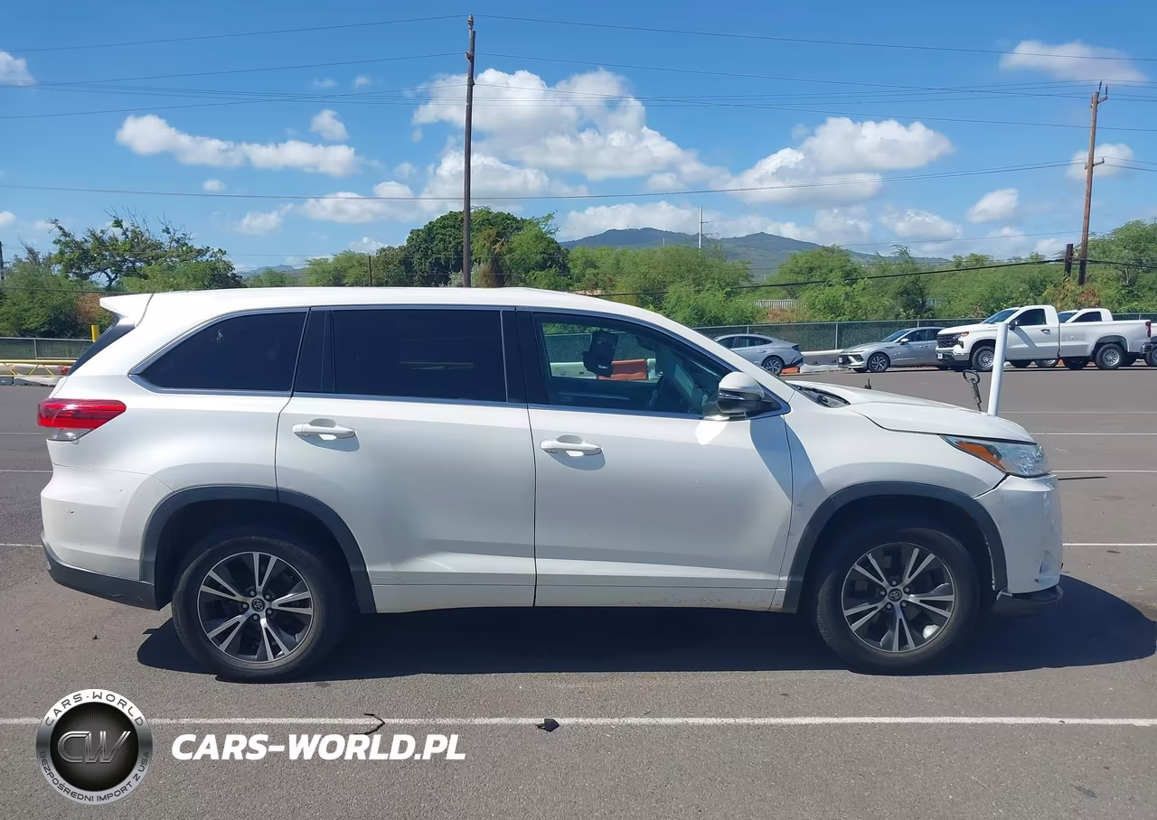 2017 Toyota Highlander Le VIN:5TDZZRFH4HS229028 - 14