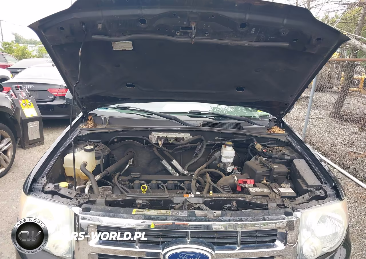 2010 Ford Escape Xls VIN:1FMCU9C79AKB81017 - 10