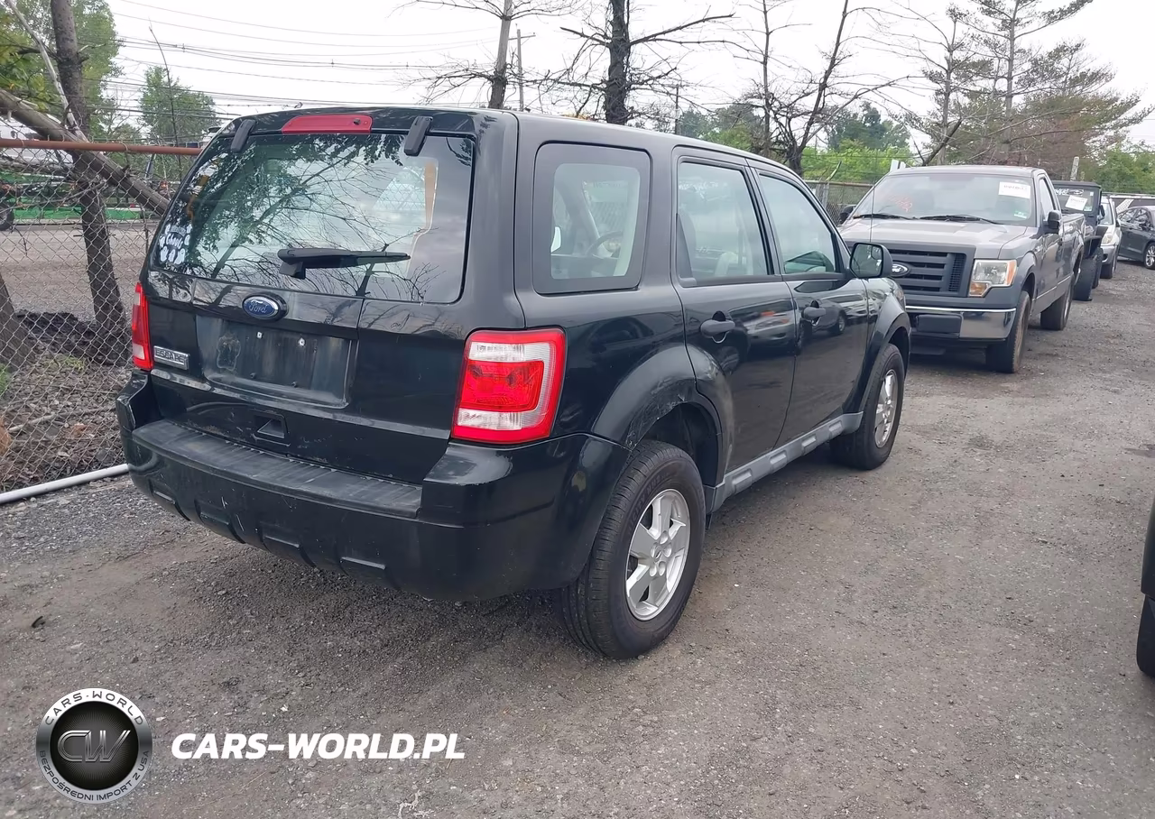 2010 Ford Escape Xls VIN:1FMCU9C79AKB81017 - 4