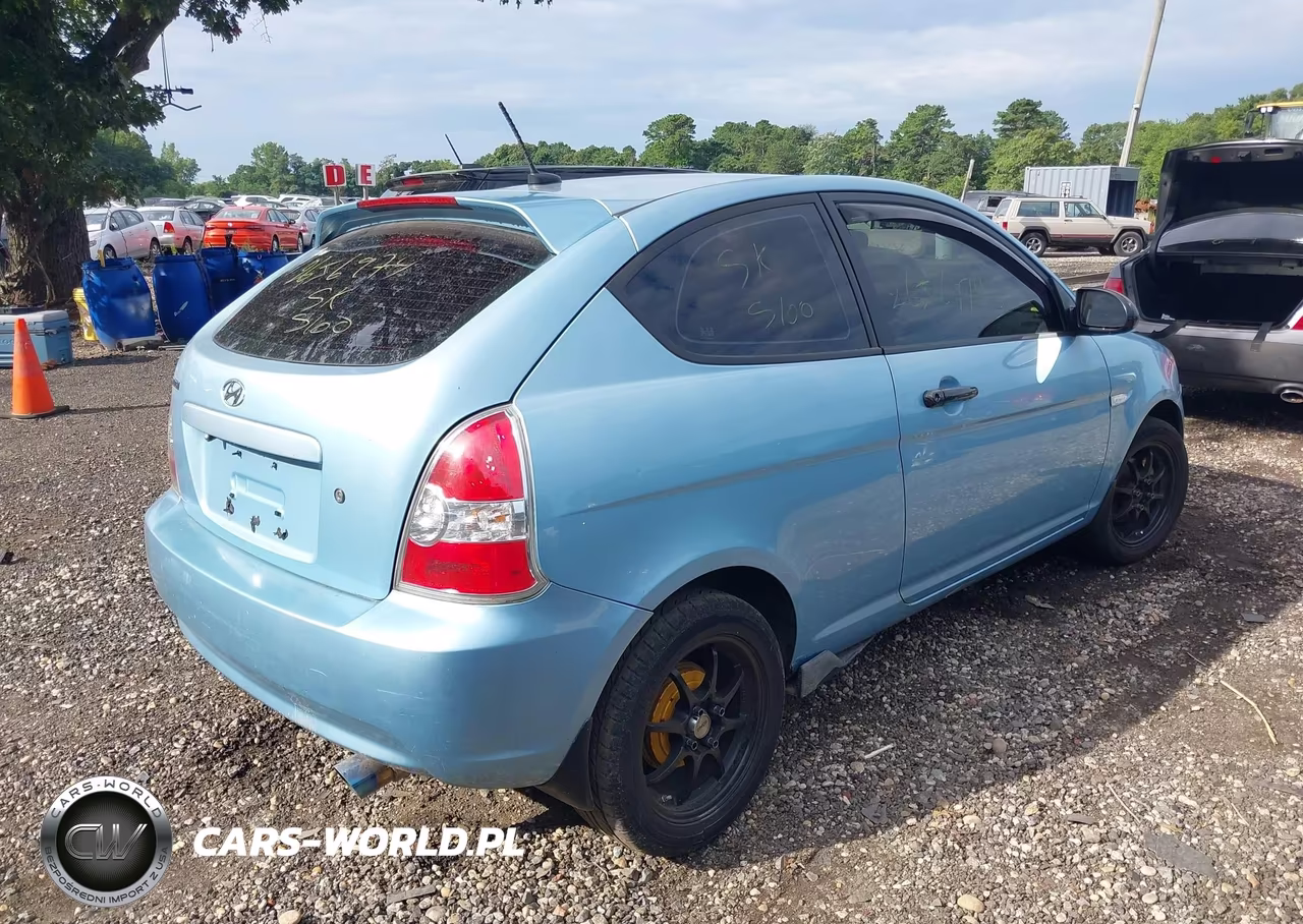 2009 Hyundai Accent Gs VIN:KMHCM36C39U120543 - 4