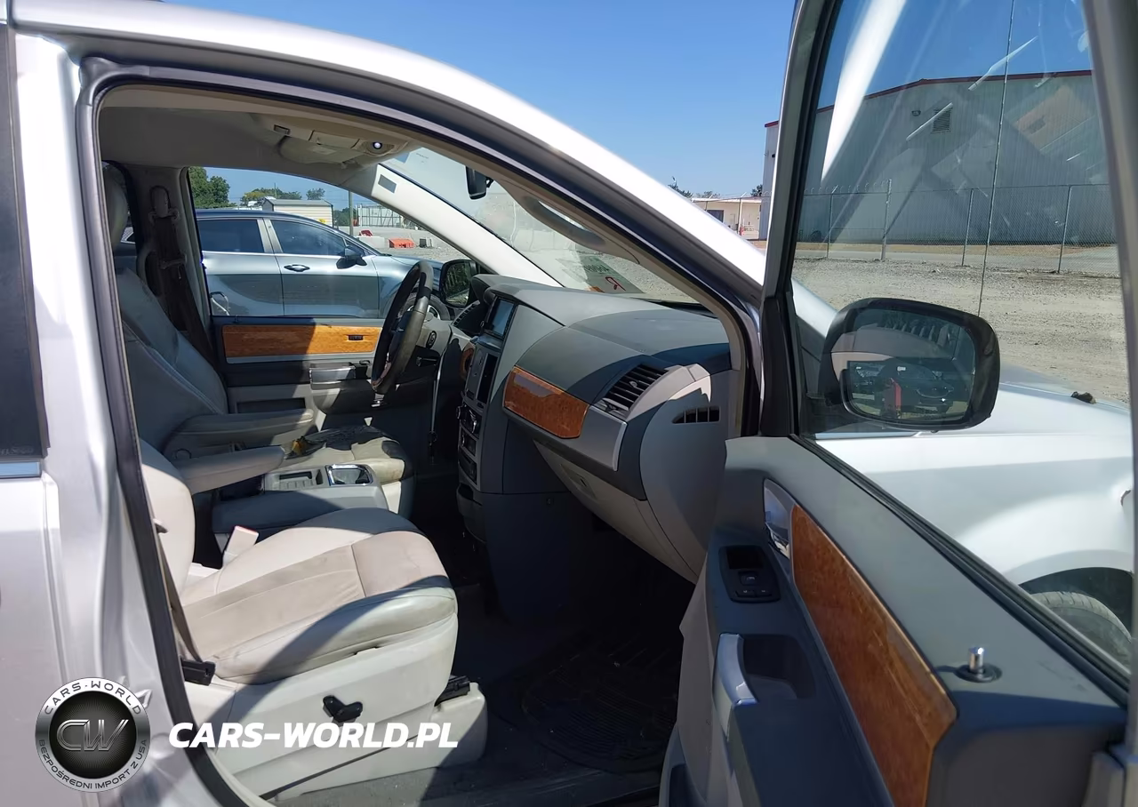 2008 Chrysler Town & Country Limited VIN:2A8HR64X58R631758 - 5