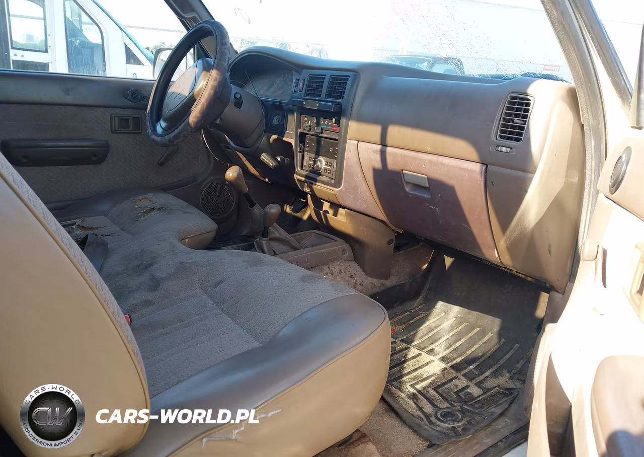1995 Toyota Tacoma VIN:4TAUN61C8SZ044711 - 5