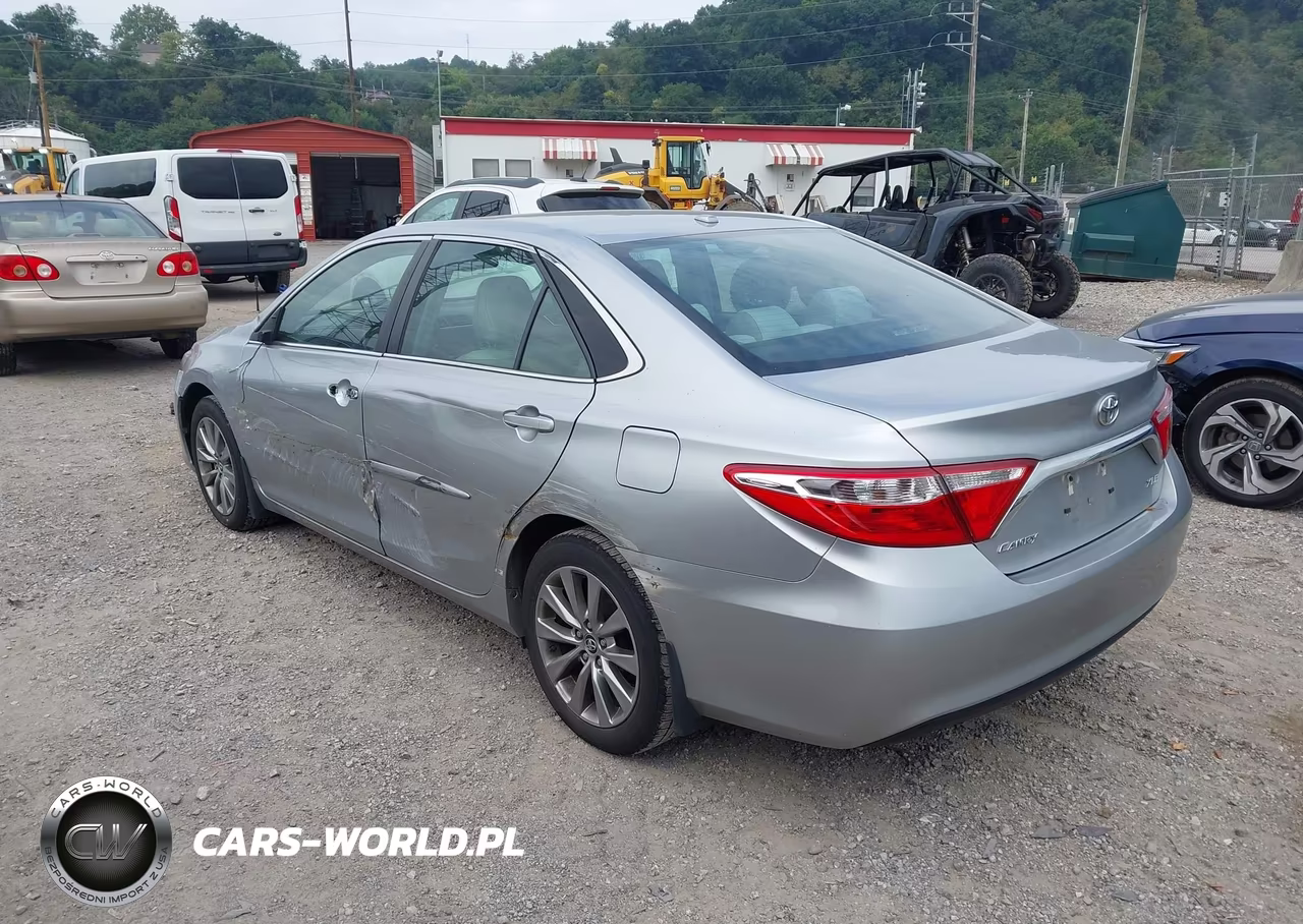 2015 Toyota Camry Xle VIN:4T1BF1FK3FU913726 - 3