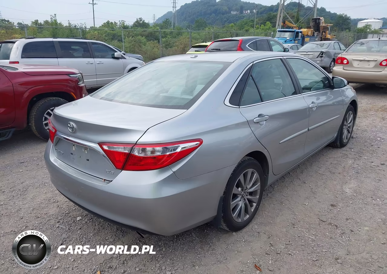 2015 Toyota Camry Xle VIN:4T1BF1FK3FU913726 - 4