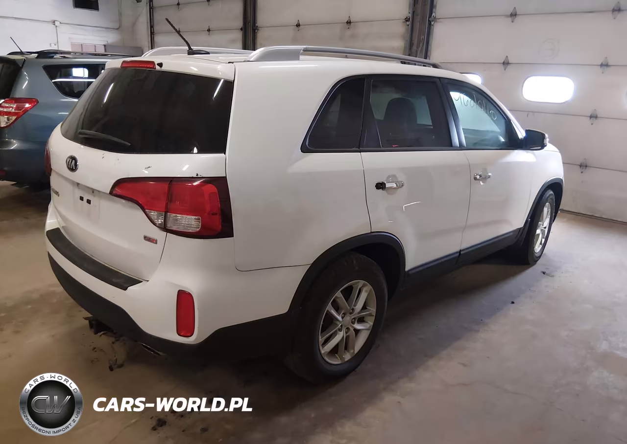 2015 Kia Sorento Lx V6 VIN:5XYKT4A79FG594710 - 4