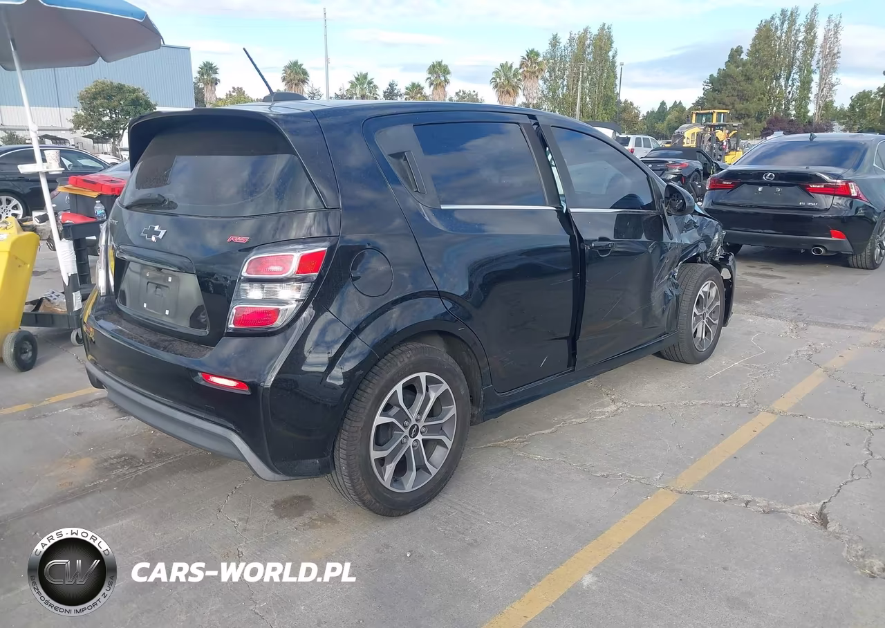 2019 Chevrolet Sonic Lt Auto VIN:1G1JD6SB0K4141066 - 4