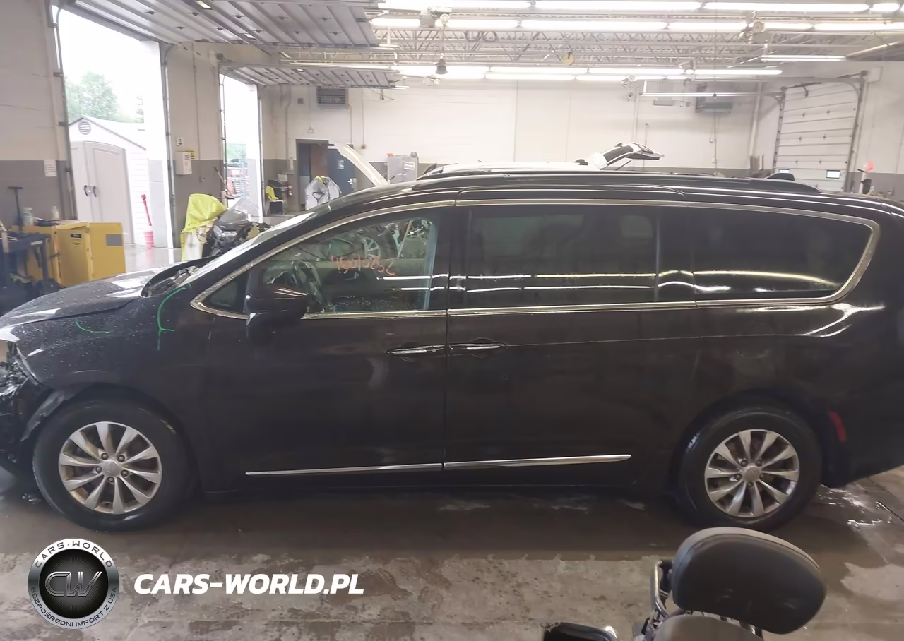 2017 Chrysler Pacifica Touring-L VIN:2C4RC1BGXHR705243 - 14