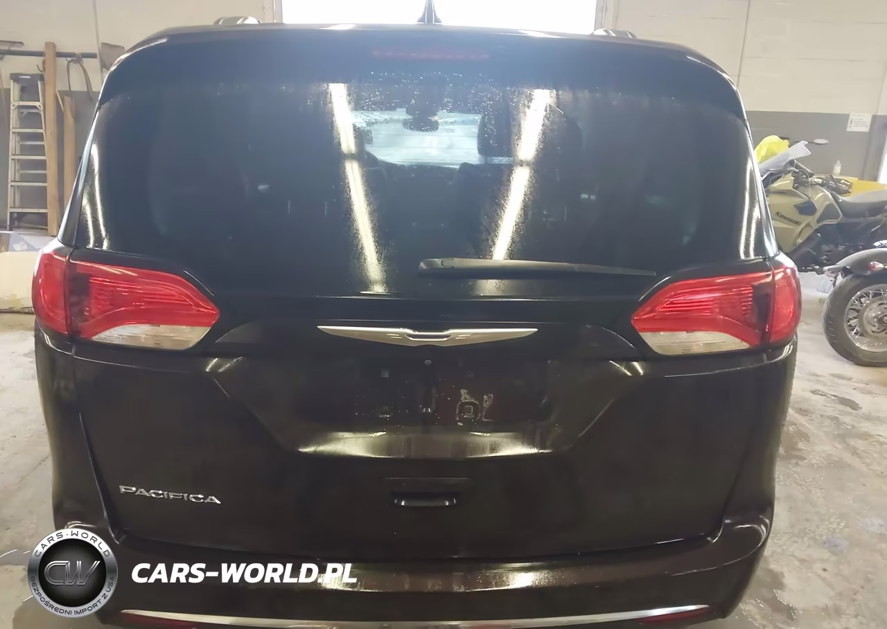2017 Chrysler Pacifica Touring-L VIN:2C4RC1BGXHR705243 - 16