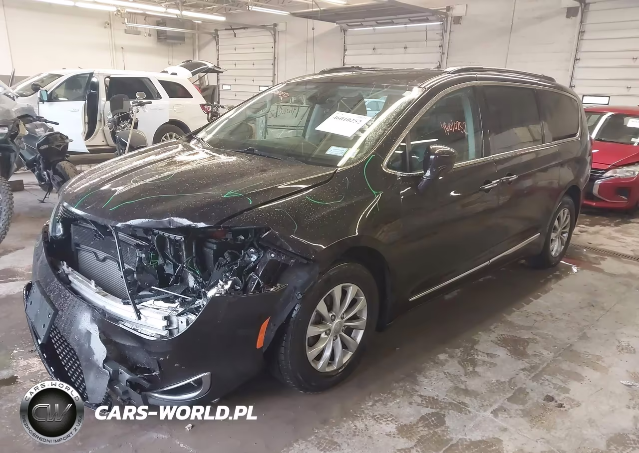 2017 Chrysler Pacifica Touring-L VIN:2C4RC1BGXHR705243 - 2