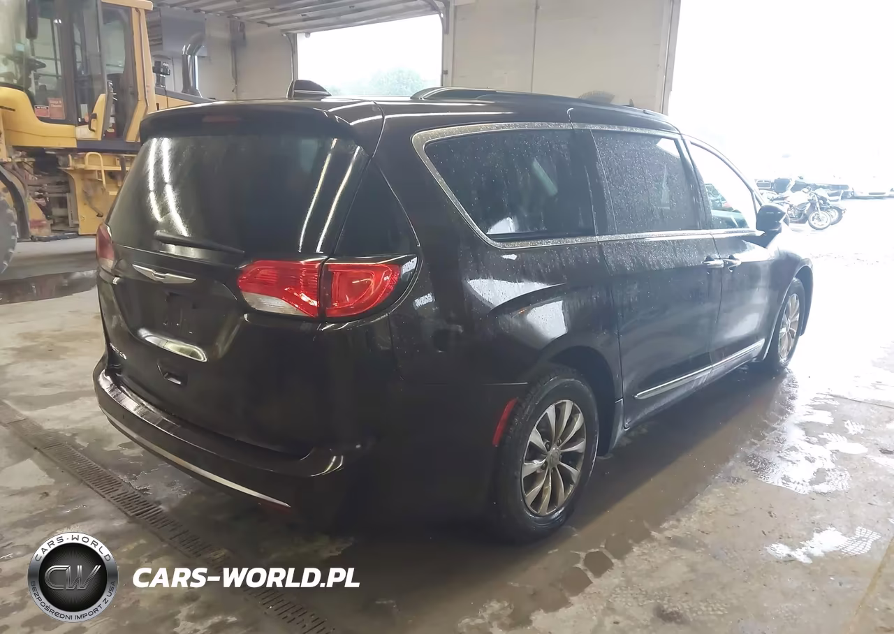 2017 Chrysler Pacifica Touring-L VIN:2C4RC1BGXHR705243 - 4