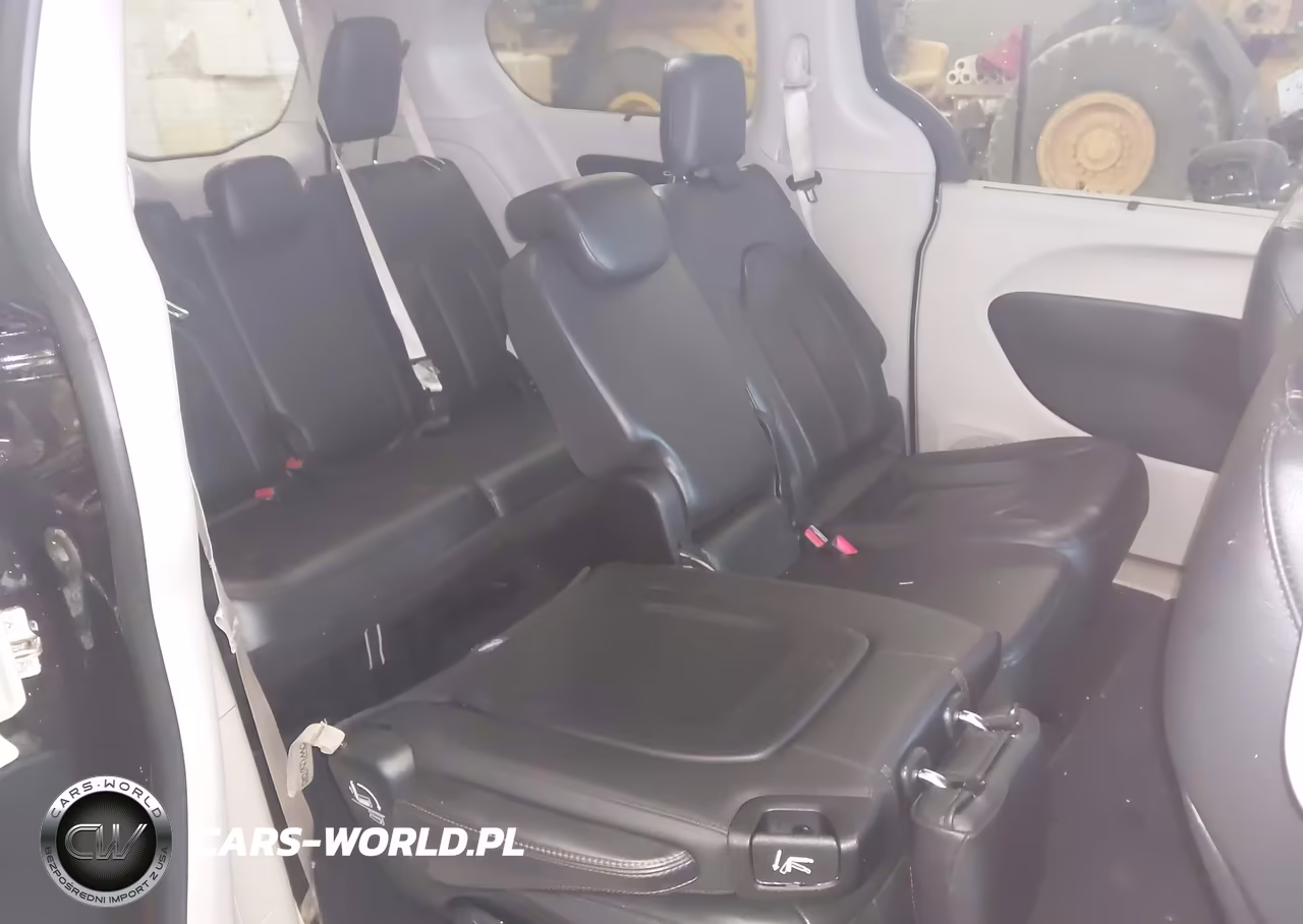 2017 Chrysler Pacifica Touring-L VIN:2C4RC1BGXHR705243 - 8