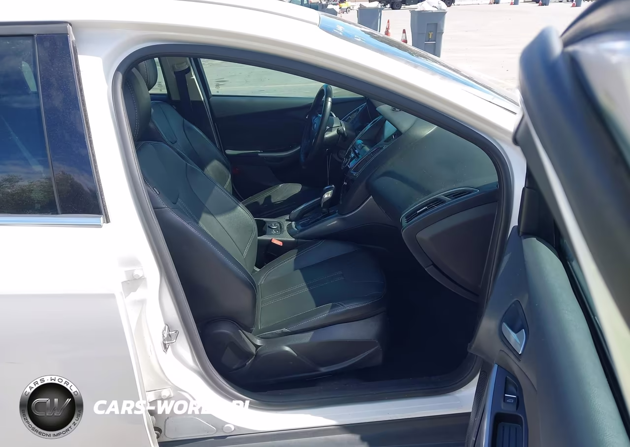 2013 Ford Focus Titanium VIN:1FADP3N22DL301615 - 5