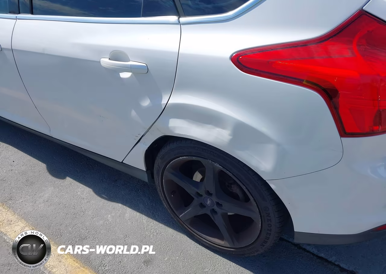 2013 Ford Focus Titanium VIN:1FADP3N22DL301615 - 6