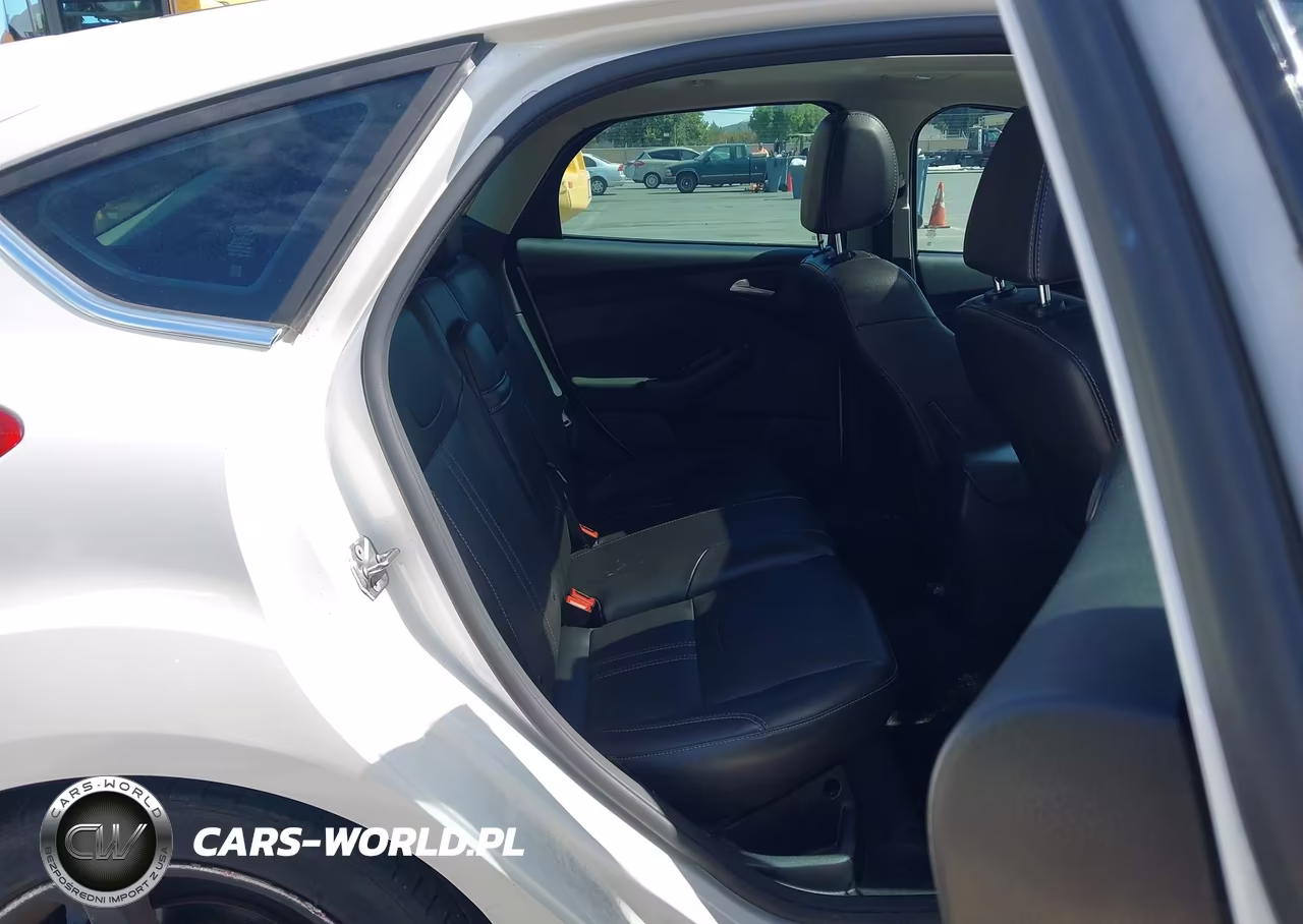 2013 Ford Focus Titanium VIN:1FADP3N22DL301615 - 8