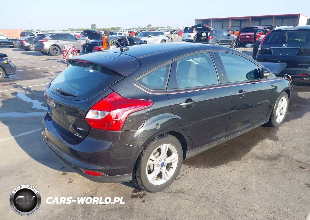 2014 Ford Focus Se VIN:1FADP3K23EL373283 - 4