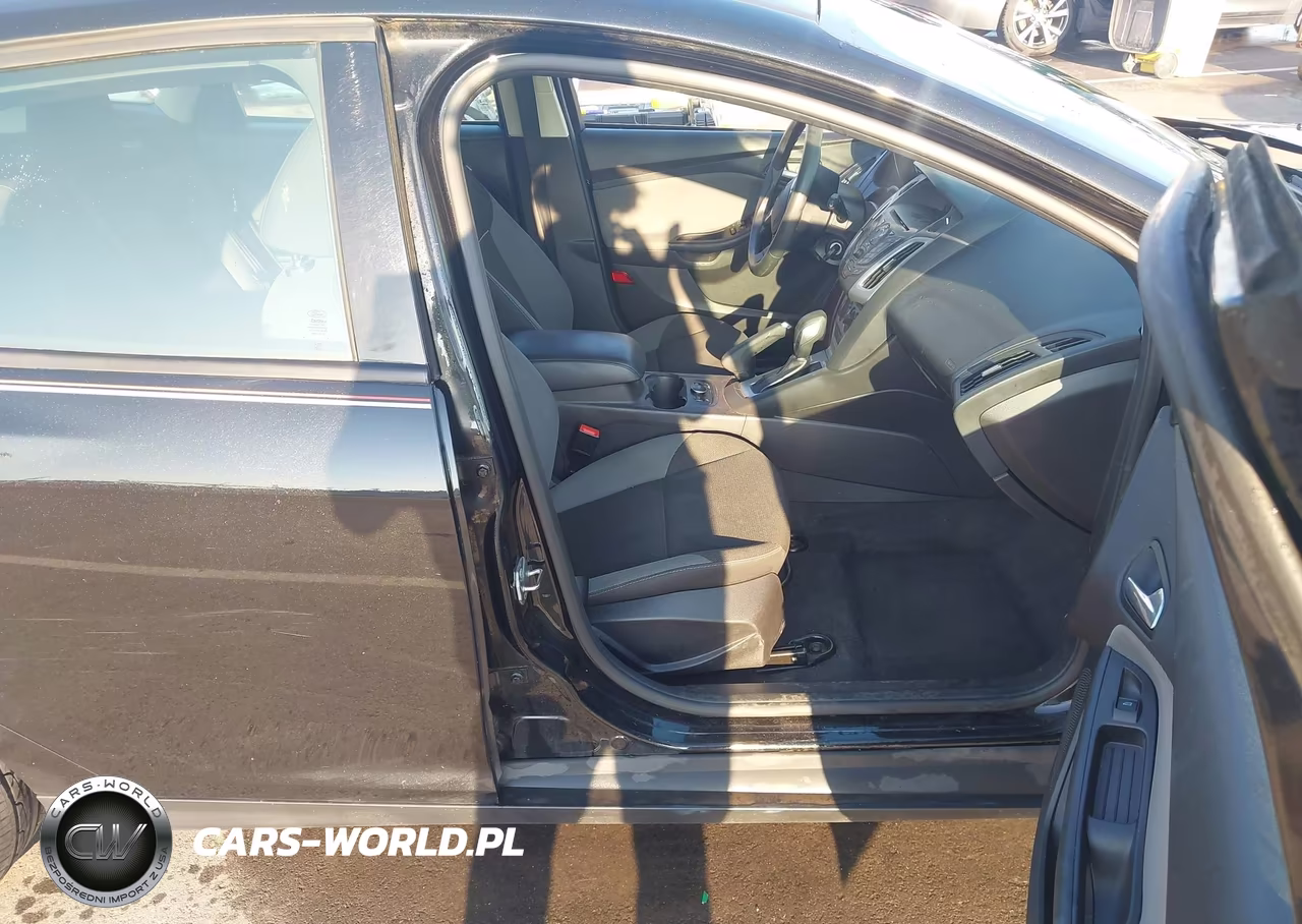 2014 Ford Focus Se VIN:1FADP3K23EL373283 - 5