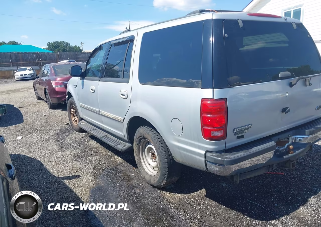 2002 Ford Expedition Xlt VIN:1FMRU15L12LA85657 - 3