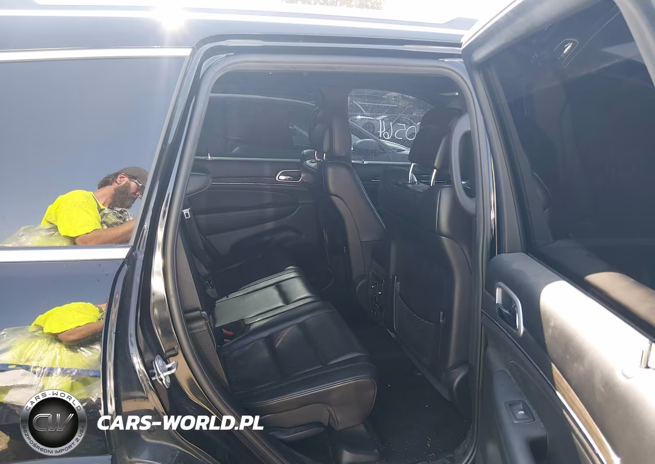 2018 Jeep Grand Cherokee Overland 4X4 VIN:1C4RJFCG3JC437376 - 8