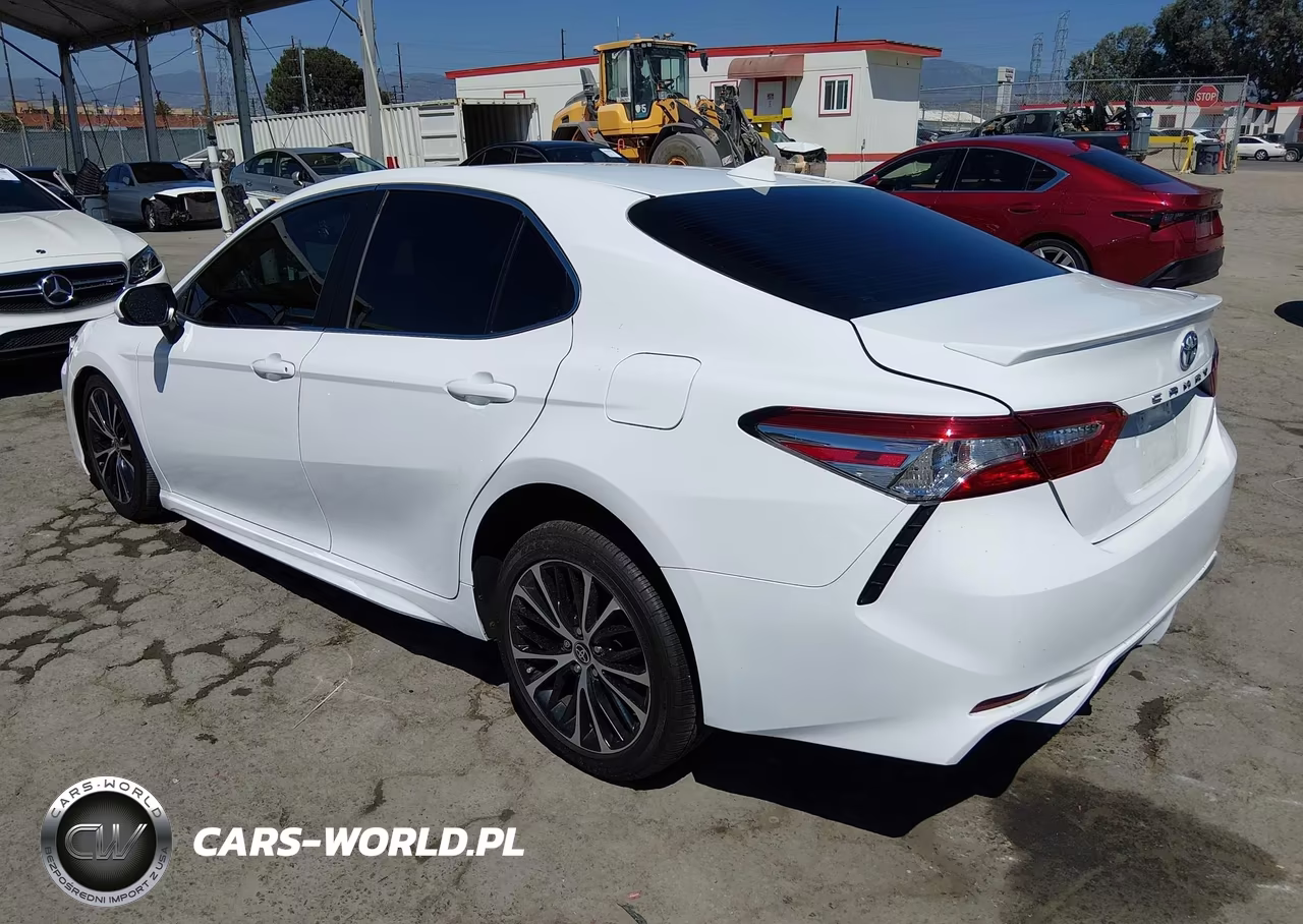 2020 Toyota Camry Se VIN:4T1G11AK0LU957268 - 3