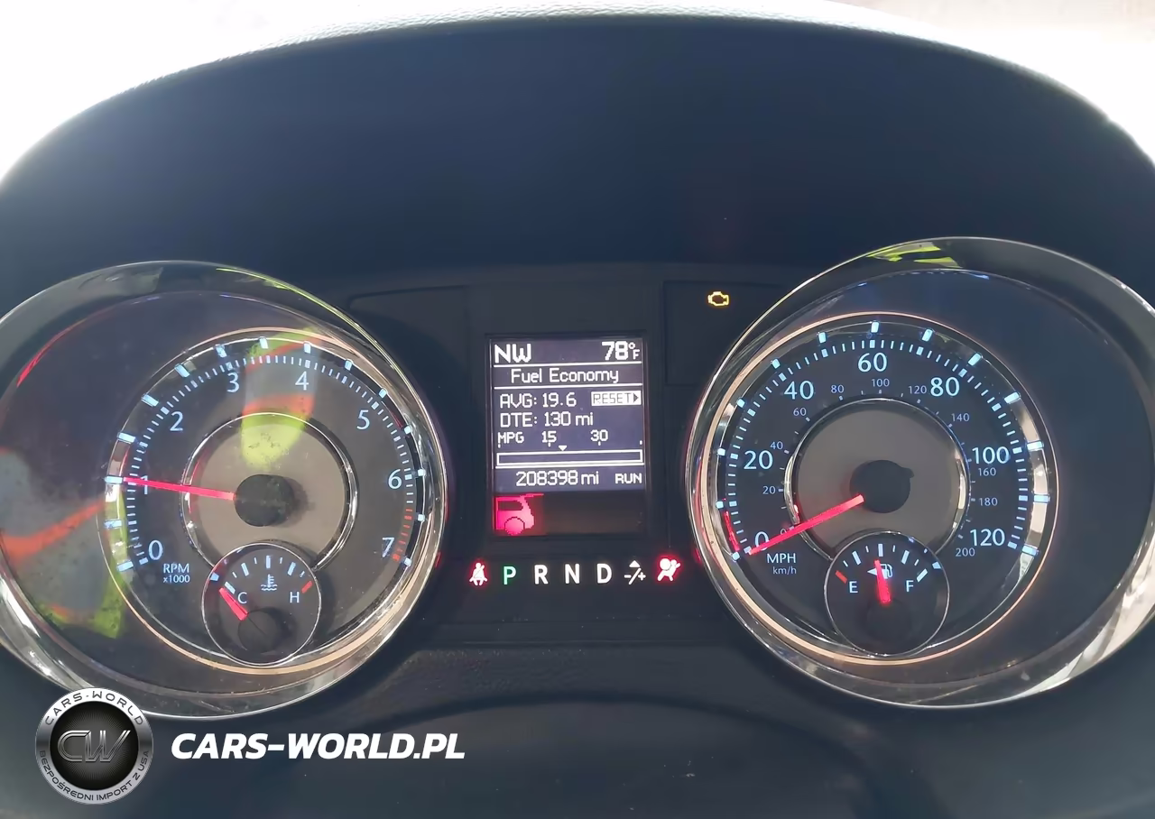 2016 Chrysler Town & Country Touring VIN:2C4RC1BG0GR156473 - 7