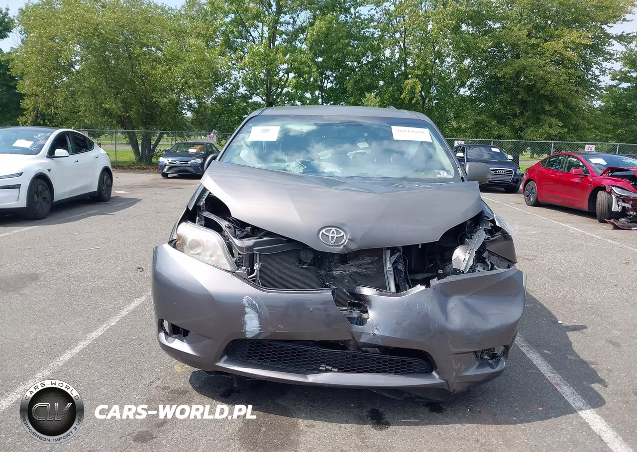 2017 Toyota Sienna Le 8 Passenger VIN:5TDKZ3DC2HS874346 - 12