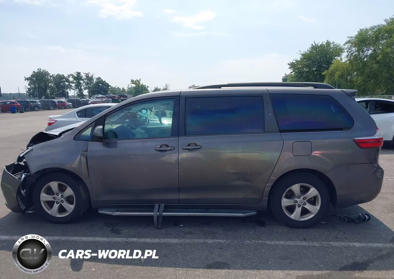 2017 Toyota Sienna Le 8 Passenger VIN:5TDKZ3DC2HS874346 - 14