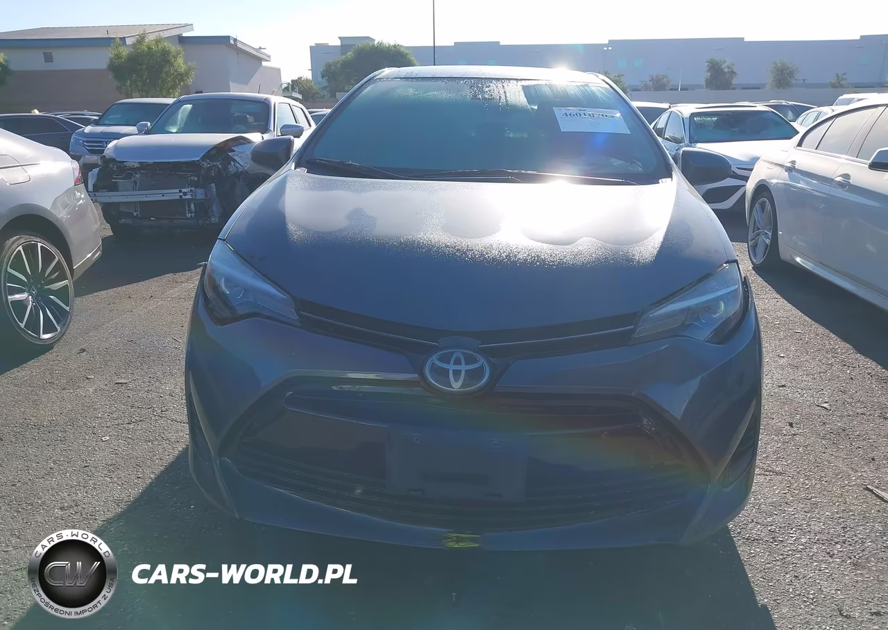 2018 Toyota Corolla Le VIN:2T1BURHE4JC119467 - 12