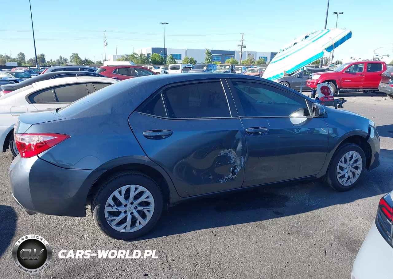 2018 Toyota Corolla Le VIN:2T1BURHE4JC119467 - 13