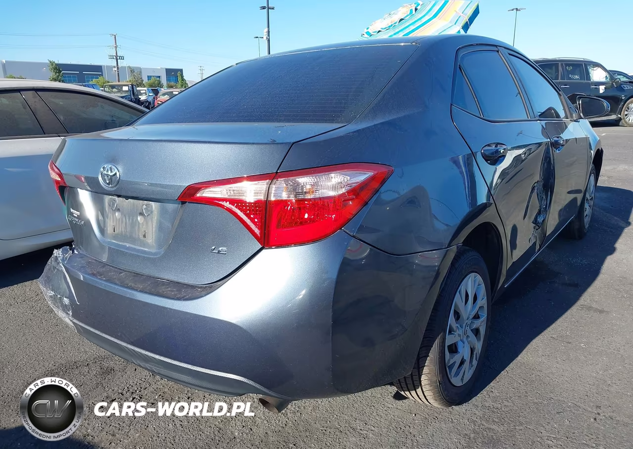 2018 Toyota Corolla Le VIN:2T1BURHE4JC119467 - 4