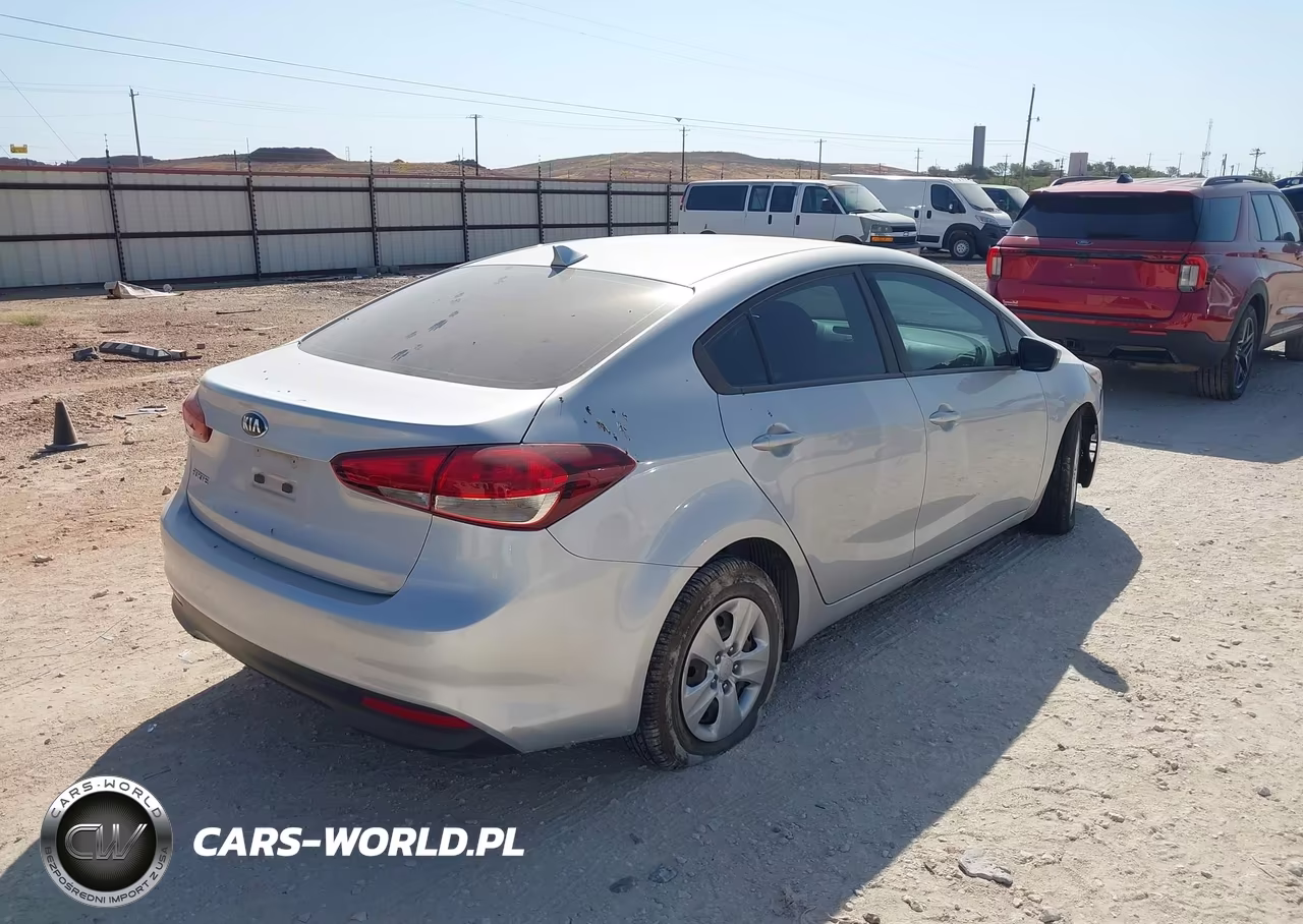2018 Kia Forte Lx VIN:3KPFK4A79JE180272 - 4