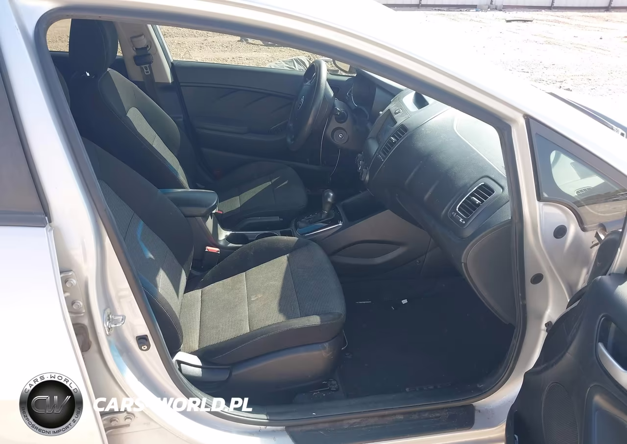 2018 Kia Forte Lx VIN:3KPFK4A79JE180272 - 5