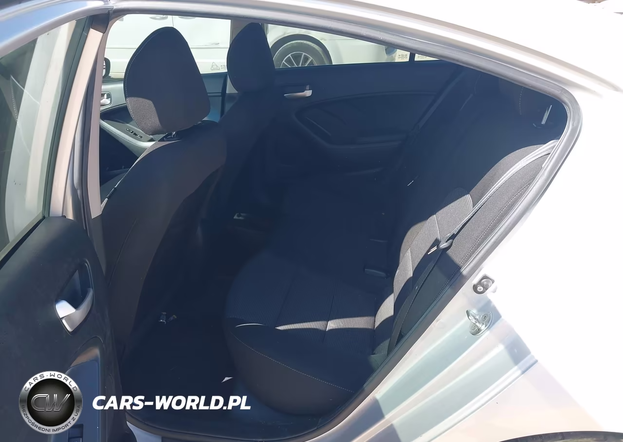2018 Kia Forte Lx VIN:3KPFK4A79JE180272 - 8