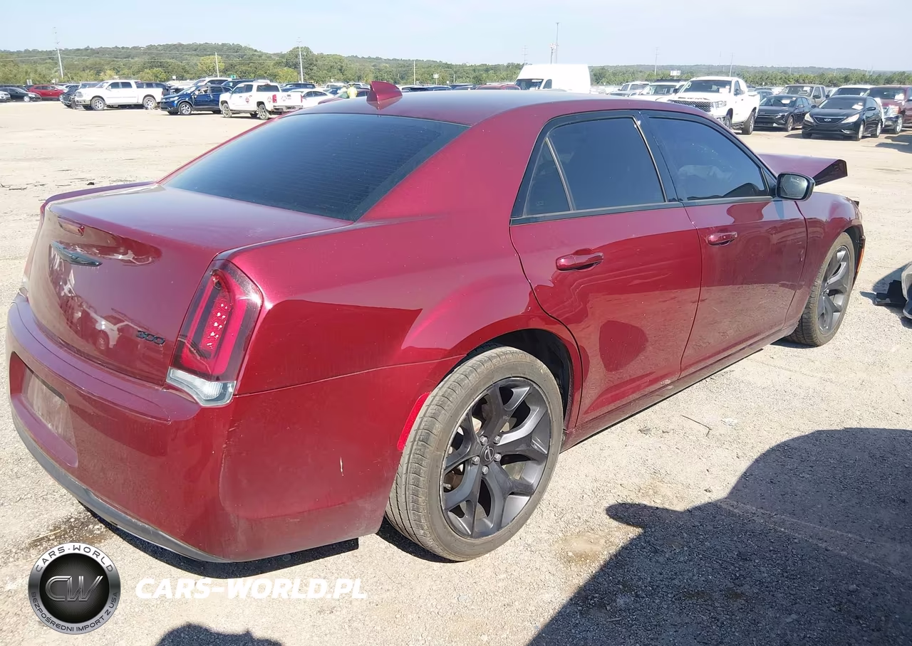2020 Chrysler 300 Touring VIN:2C3CCAAG9LH245955 - 4