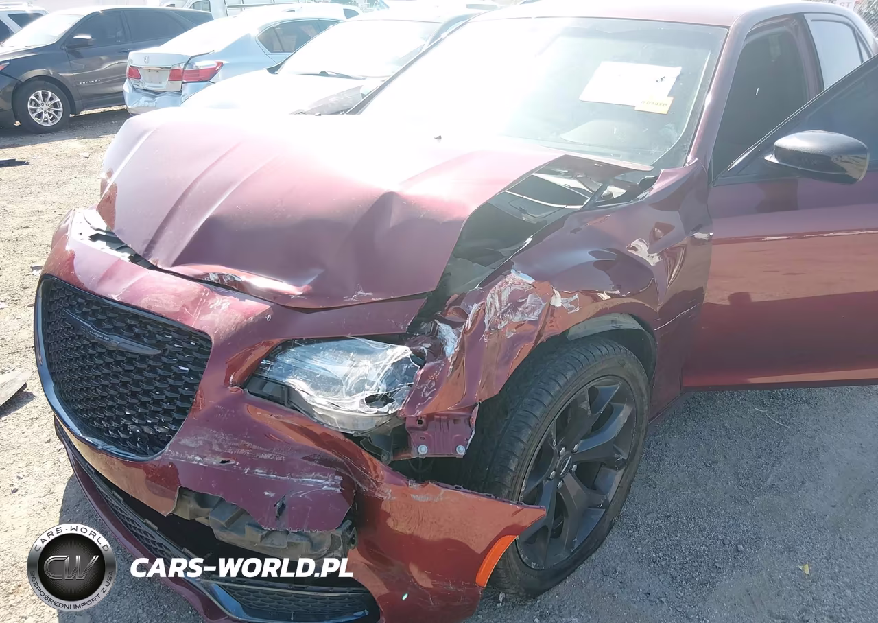 2020 Chrysler 300 Touring VIN:2C3CCAAG9LH245955 - 6