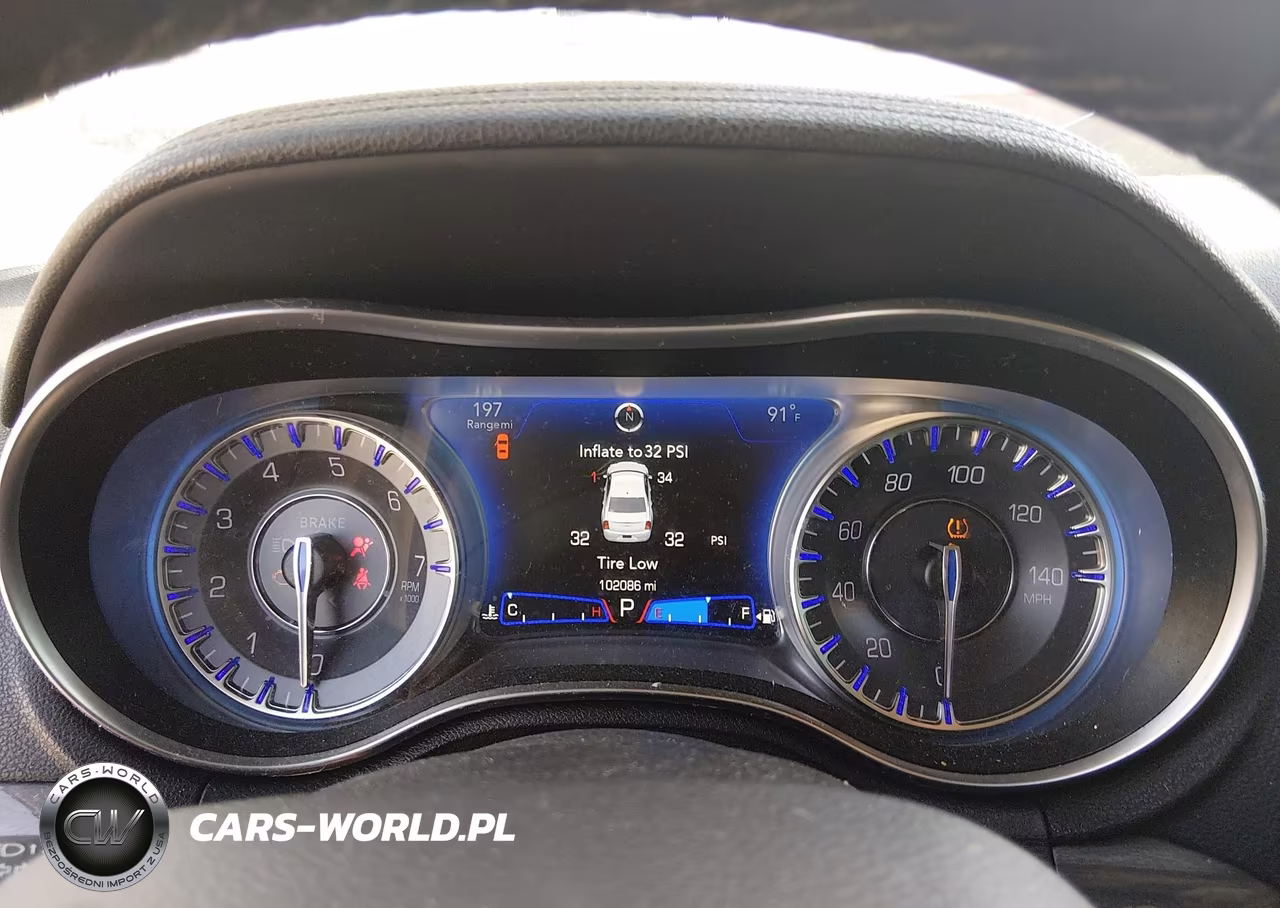2020 Chrysler 300 Touring VIN:2C3CCAAG9LH245955 - 7