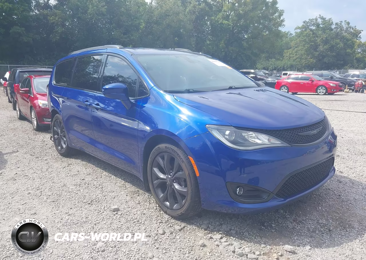 2020 Chrysler Pacifica Touring VIN:2C4RC1FG1LR110431 - 1