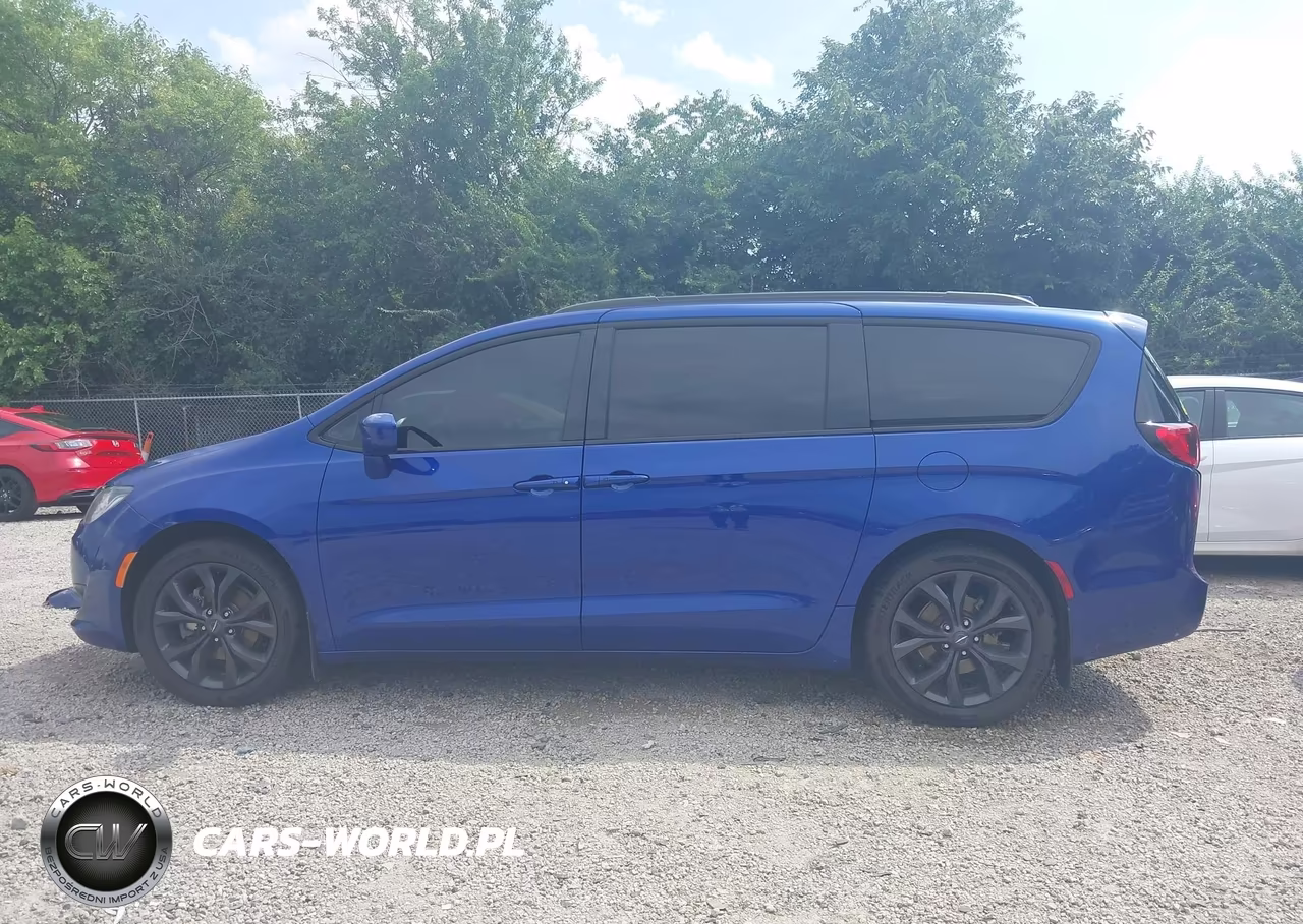 2020 Chrysler Pacifica Touring VIN:2C4RC1FG1LR110431 - 15