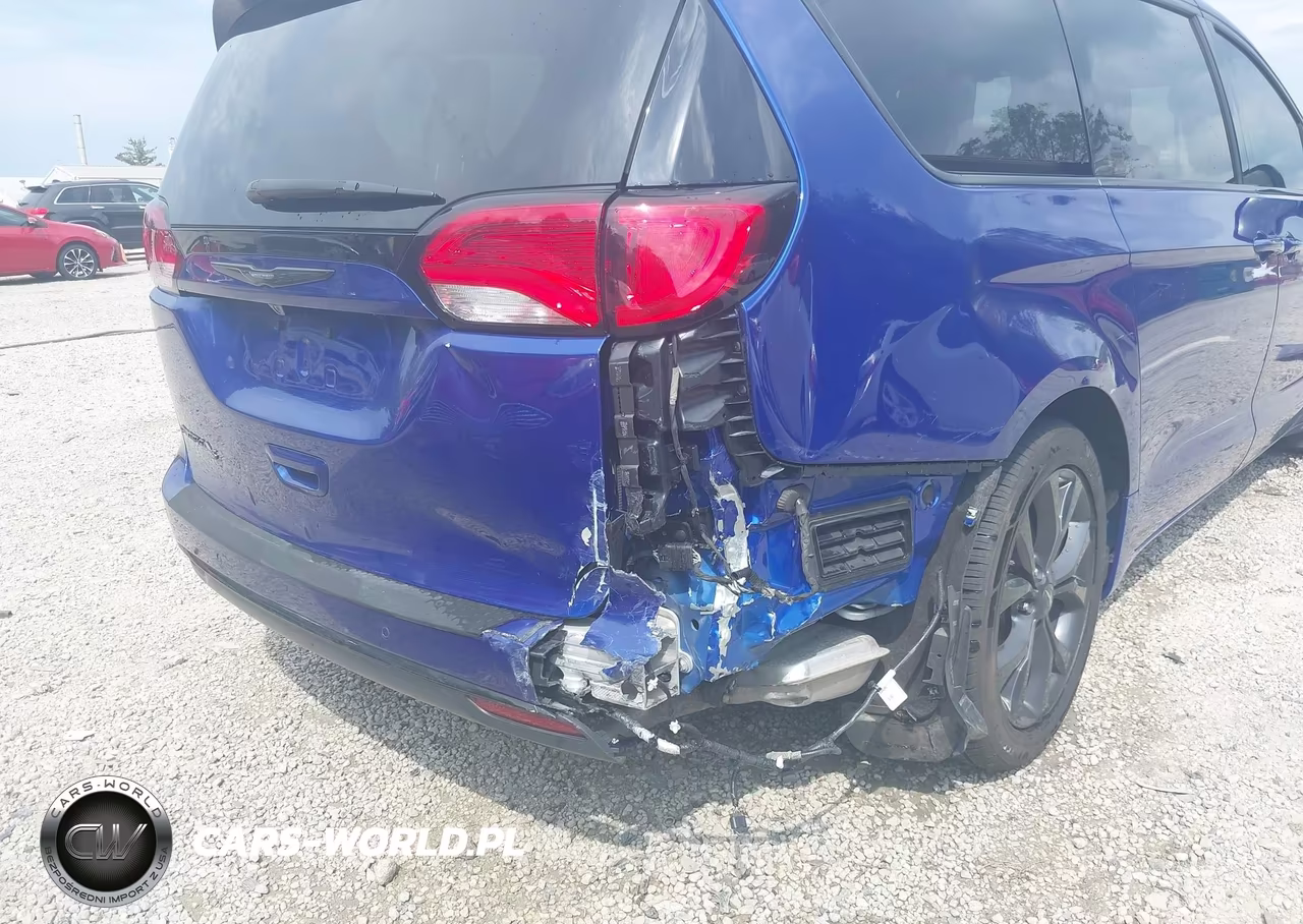 2020 Chrysler Pacifica Touring VIN:2C4RC1FG1LR110431 - 6