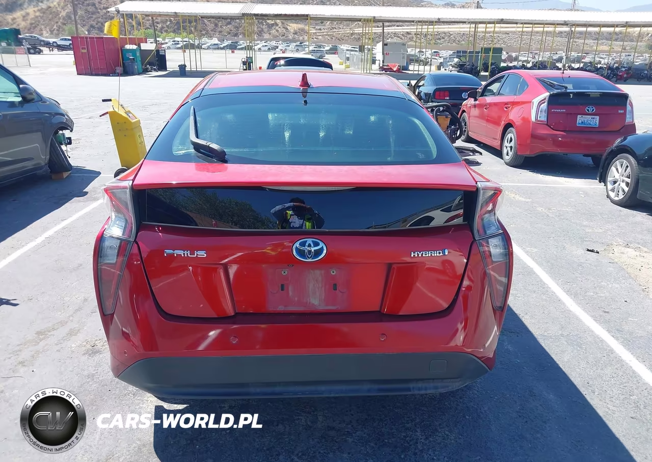 2016 Toyota Prius Four VIN:JTDKARFU0G3525122 - 16